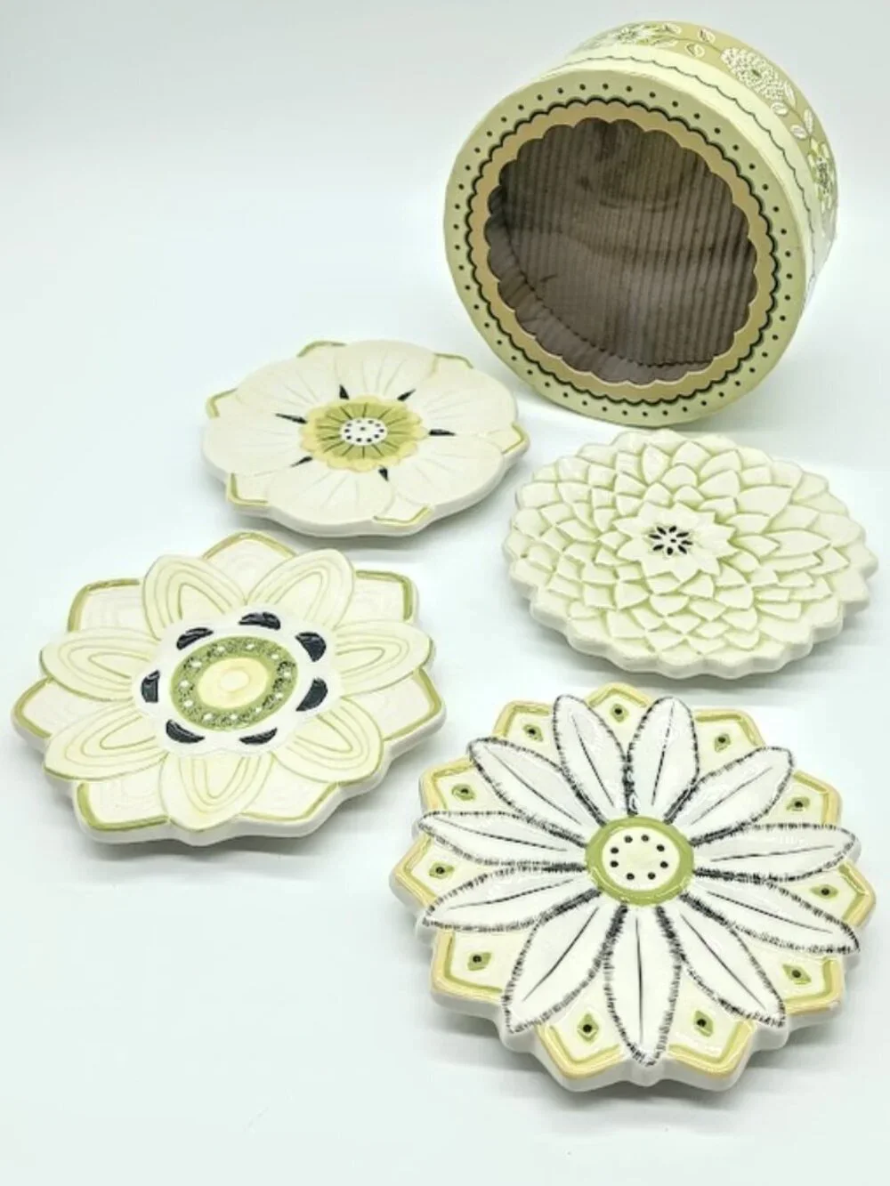 Boxed Set of 4 Flora Rosa Ceramic Mini Plates NIB